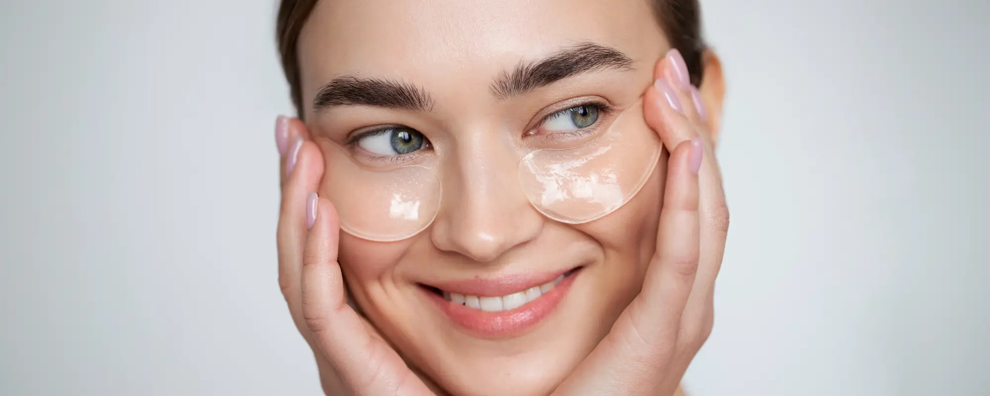 Zabiegi na&nbsp;okolice oczu – jak pozbyć się zmarszczek i&nbsp;worków