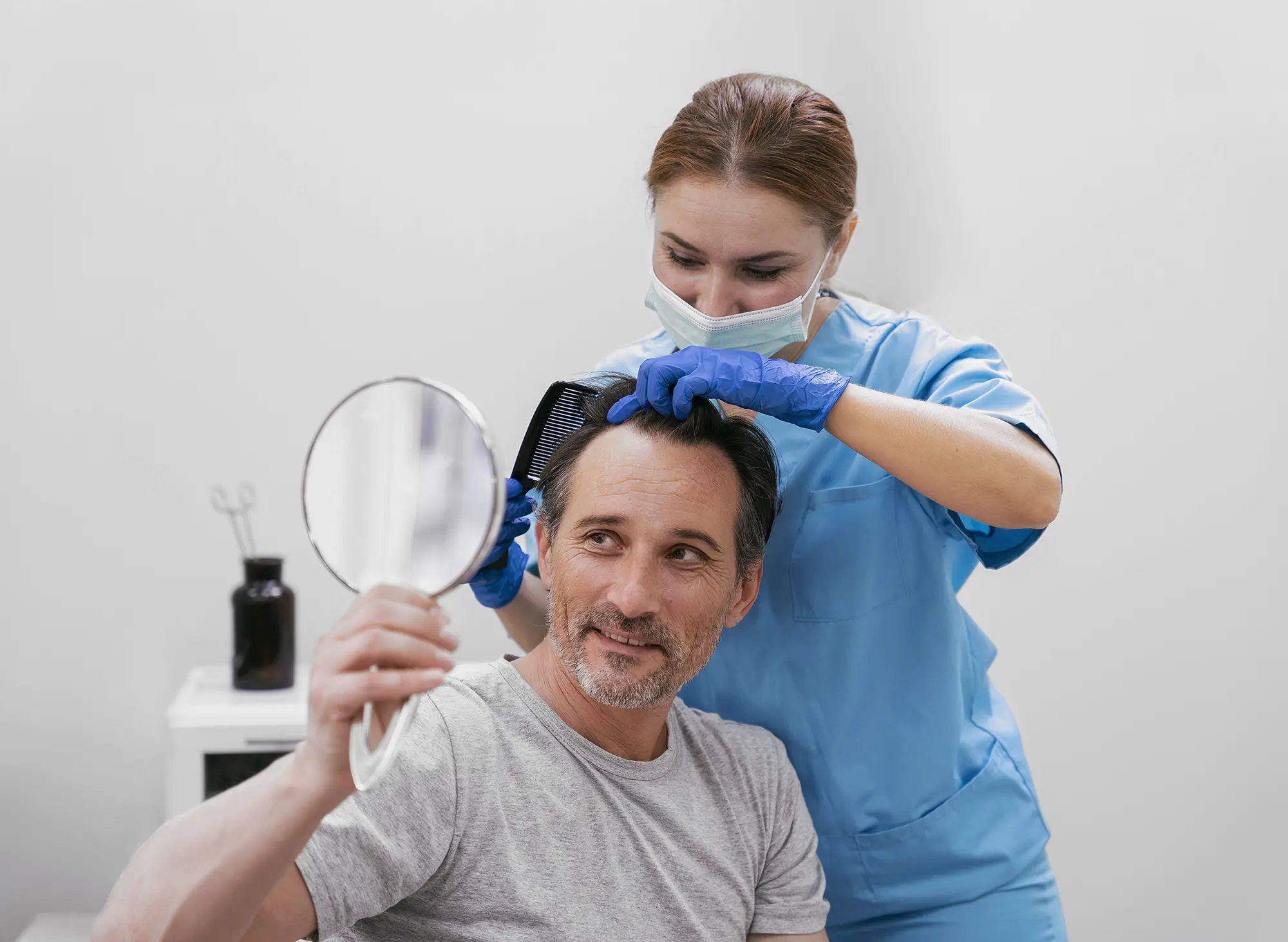 Trycholog a dermatolog – różnice w specjalizacjach