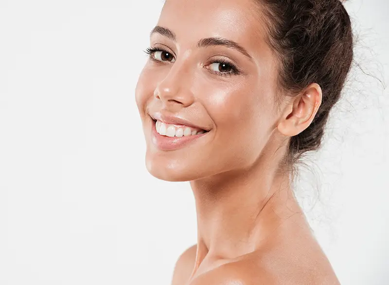 Toksyna botulinowa czy kwas hialuronowy – jaki zabieg wybrać